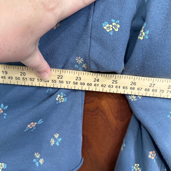 Target Wild Fable‎ Blue Floral Print Cropped Raw Hem Sweatshirt Comfy Casual - Picture 5 of 7